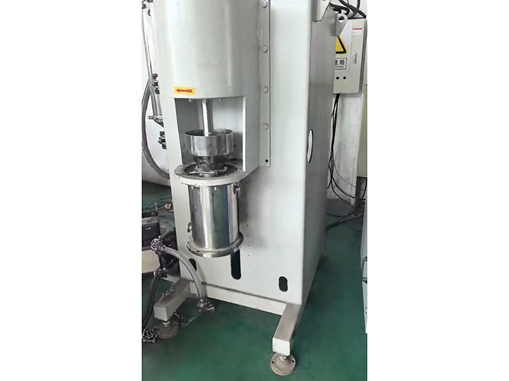 Vertical sand mill