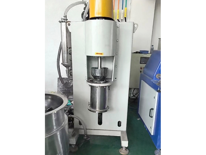 Vertical sand mill
